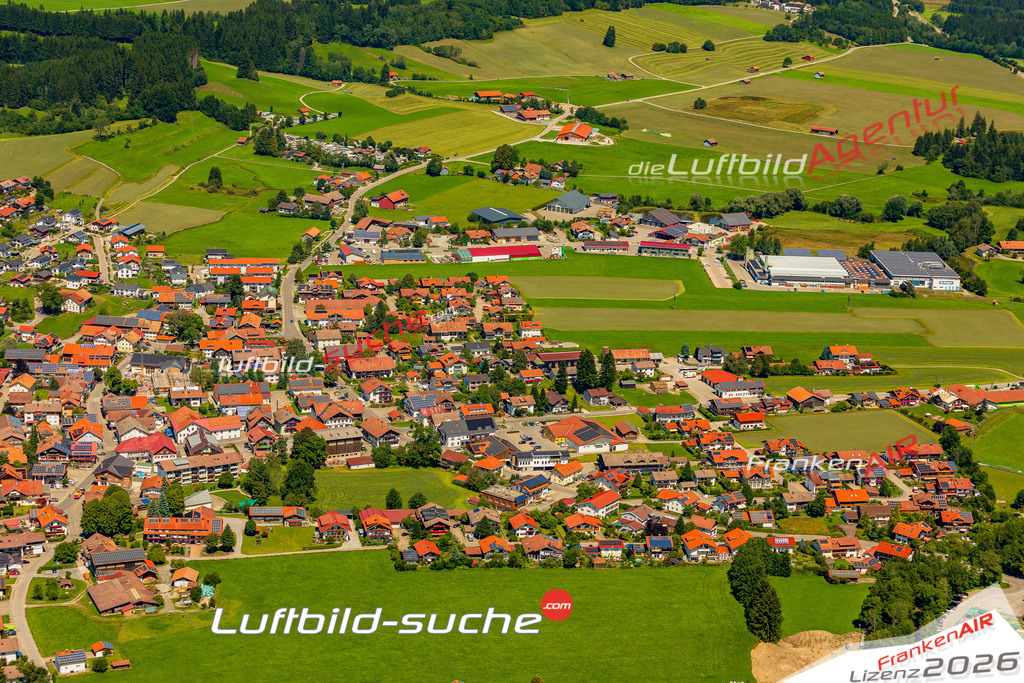Luftaufnahme von Wertach - Die Luftaufnahme wurde 2025 vom UL-Flugzeug heraus erstellt ( keine Drohne ) - Hochauflösende Luftaufnahme - für professionelle Ausdrucke geeignet. Die Geschenkidee !Mit Lizenz und Bildrechte bestellbar