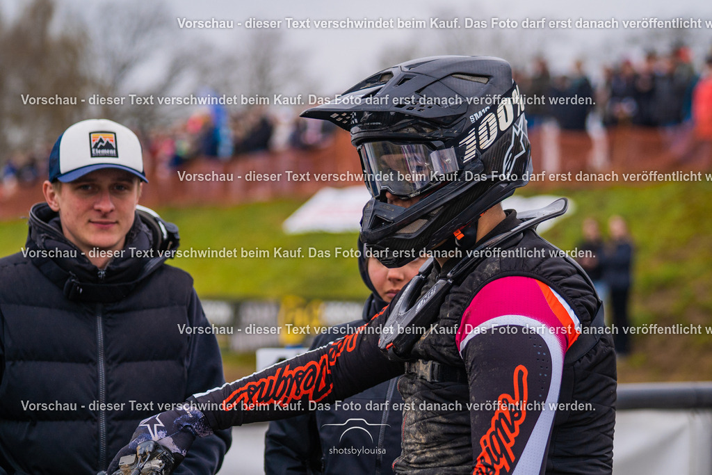 20260412_MCCBensdorf-1526 | Sportfotografin aus Berlin-Brandenburg mit Fokus auf Motocross. Ich halte deine sportliche Leistung und echte Emotionen auf und neben der Strecke professionell fest. Entdecke die Fotos von deinem Rennen und bestelle sie direkt hier im Shop.