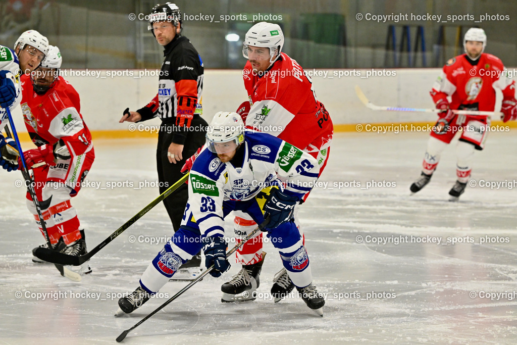 ESV Ferlach vs. UECR Eisbären Huben | #33 Sotlar Jure UECR EISBÄREN HUBEN, #81 Potocnik Kristof ESV Ferlach, LEITL Michael Referee, ESV Ferlach vs. UECR Eisbären Huben, ESV Ferlach vs. UECR Eisbären Huben am 31.10.2025 in Ferlach (HTC Eishalle Ferlach), Austria, (Photo by Bernd Stefan)