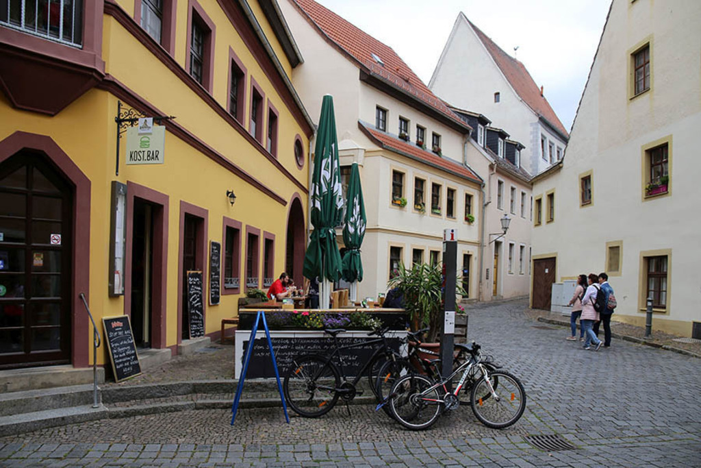 Torgau - Schlossstraße 14-16 | Entdecke über 20 Kategorien Leipzig-Motive: Foto-Downloads, hochwertige Poster, Leinwand- & Fine-Art-Prints. Jetzt Lieblingsfoto im Bildlexikon Leipzig Shop bestellen!