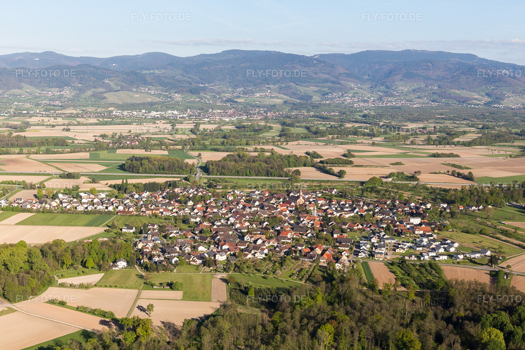 Luftbild: Ortsansicht im Ortsteil Unzhurst in Ottersweier im Bundesland Baden-Württemberg in Deutschland. Foto: IMG_099097.jpg vom 23.04.2017 durch Werner Riehm/FLY-FOTO.de