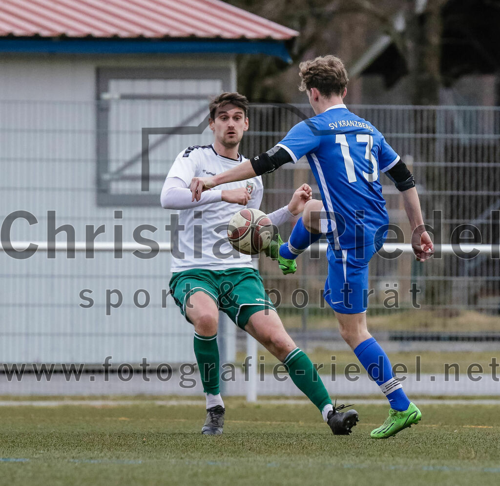 2024-02-17_063_FC_Schwaig_gegen_SV_Kranzberg | Marzling, Deutschland, 17.02.2024:
Fußball, Landesliga Südost 2023 / 2024, Testspiel, FC Schwaig gegen SV Kranzberg, Endergebnis: 4:1

Mario Simak (FC Schwaig, #5), Johannes Lühr (SV Kranzberg, #13)

Foto: Christian Riedel / fotografie-riedel.net