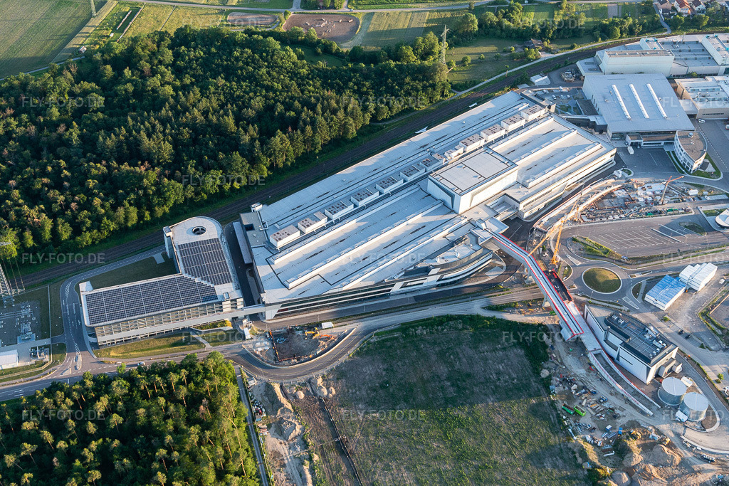 Luftbild: SEW Eurodrive im Ortsteil Graben in Graben-Neudorf im Bundesland Baden-Württemberg in Deutschland. Foto: IMG_115319.jpg vom 13.06.2019 durch Werner Riehm/FLY-FOTO.de