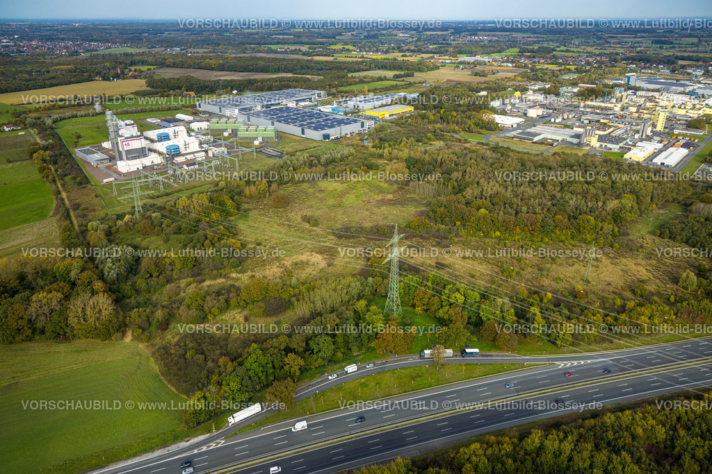 Hamm241015159 | Luftbild, Autobahn A2 und Rastplatz Im großen Klei, Wiesenfläche und Gewerbegebiet Trianelstraße mit Picnic Logistik und Arvato Logistikdienst, Solardach, Deutsche Post DHL Zustellzentrum Hamm, Reiling Kunststoff Recycling GmbH, Trianel Gaskraftwerk Hamm GmbH, hinten das Gewerbegebiet Frielinghauser Straße mit EVERLAM Chemiewerk, DuPont Uentrop und DuBay Polymer,  Uentrop, Hamm, Ruhrgebiet, Nordrhein-Westfalen, Deutschland