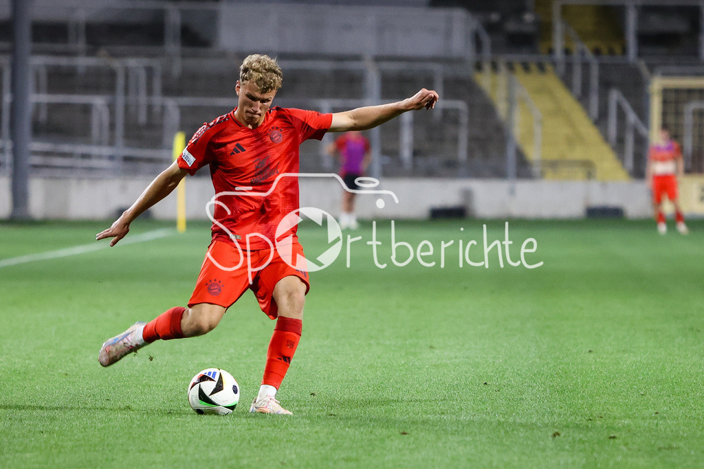 FC Bayern Amateure - DjK Vilzing | am Ball Kurt RUEGER (FC Bayern München II #12) / Freisteller / Einzelfoto / Regionalliga Bayern: FC Bayern München II - DjK Vilzing, Grünwalder Stadion am 30.08.2024