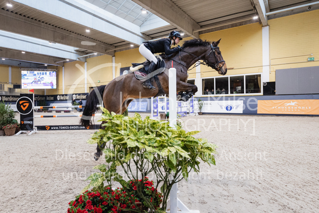 230212_Warstein_Junior-M-336 | Deine schönsten Turniermomente als professionelle Fotos! Entdecke hochwertige Pferdesport-Fotografie im Online-Shop. Jetzt Fotos finden & bestellen!