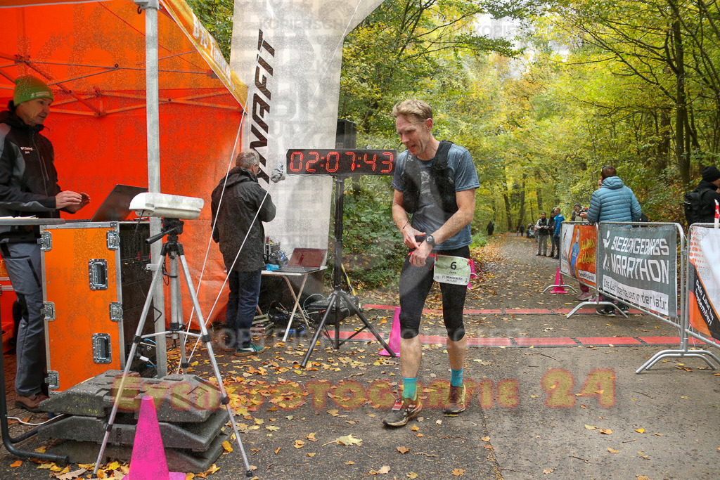 251026_1209_EX1_9916 | Sportfotografie im Rhein-Sieg Kreis, Köln, Bonn, NRW, Rheinland Pfalz, Hessen, etc. Unser Tätigkeitsfeld umfasst den Laufsport vom Volkslauf über den Marathon, Duathlon, Triathon bis zum Ultralauf wie Kölnpfad Ultra oder Schindertrail.