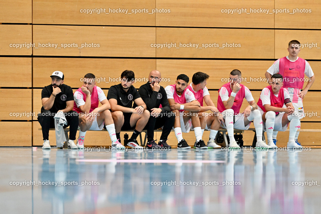 Carinthia Flamengo Futsal Club vs. FC Ljuti Krajisnici | Spielerbank Carinthia Flamengo, Headcoach Carinthia Flamengo Ugur Koc, Asisstentcoach Flamengo Futsal Elvis Vrbic,Carinthia Flamengo Futsal Club vs. FC Ljuti Krajisnici, Carinthia Flamengo Fusal Club vs. FC Ljuti Krajisnici am 12.10.2025 in Klagenfurt (Ballspielhalle Viktring), Austria, (Photo by Bernd Stefan)