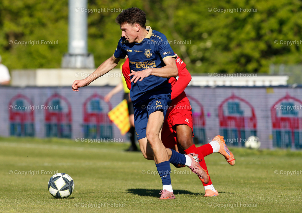 A_LUI_020526_31 | SPORT FUSSBALL REGIONALLIGA MITTE ASKOE OEDT-ATUS VELDEN IM BILD: JONATHAN ALUKWU (OEDT) UND ALEXANDER KURZ  (VELDEN) FOTO:FOTOLUI