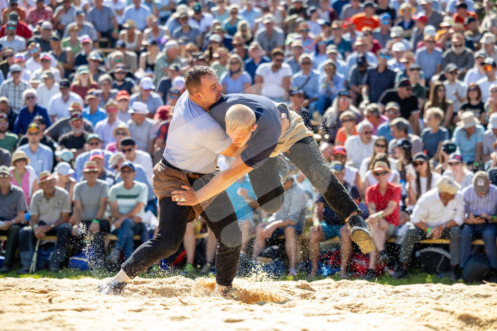 Rigi2025_2602 | Die Schwinger des Schwyzer Kantonalen Schwingerverbandes: Fotos, die Dynamik und Leidenschaft festhalten, sowie emotionale Momente aus dem traditionellen Schwingsport zeigen. - Realisiert mit Pictrs.com