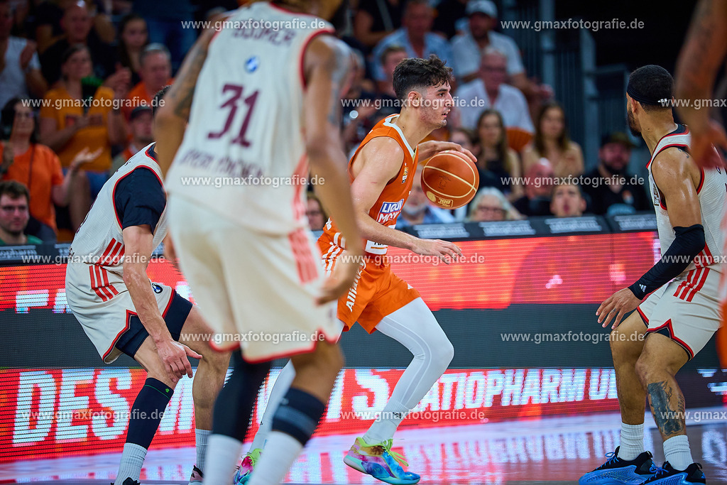 GER, ratiopharm ulm gegen FC Bayern, Basketball, 2. PlayOff, Finale, EasyCredit Bundesliga, Spielzeit 2024/2025, 18.06.2025 | Ben Saraf (ratiopharm ulm, #77)GER, ratiopharm ulm gegen FC Bayern, Basketball, 2. PlayOff, Finale, EasyCredit Bundesliga, Spielzeit 2024/2025, 18.06.2025Foto: Eibner-Pressefoto/Gerald Oelze-de Stoppany