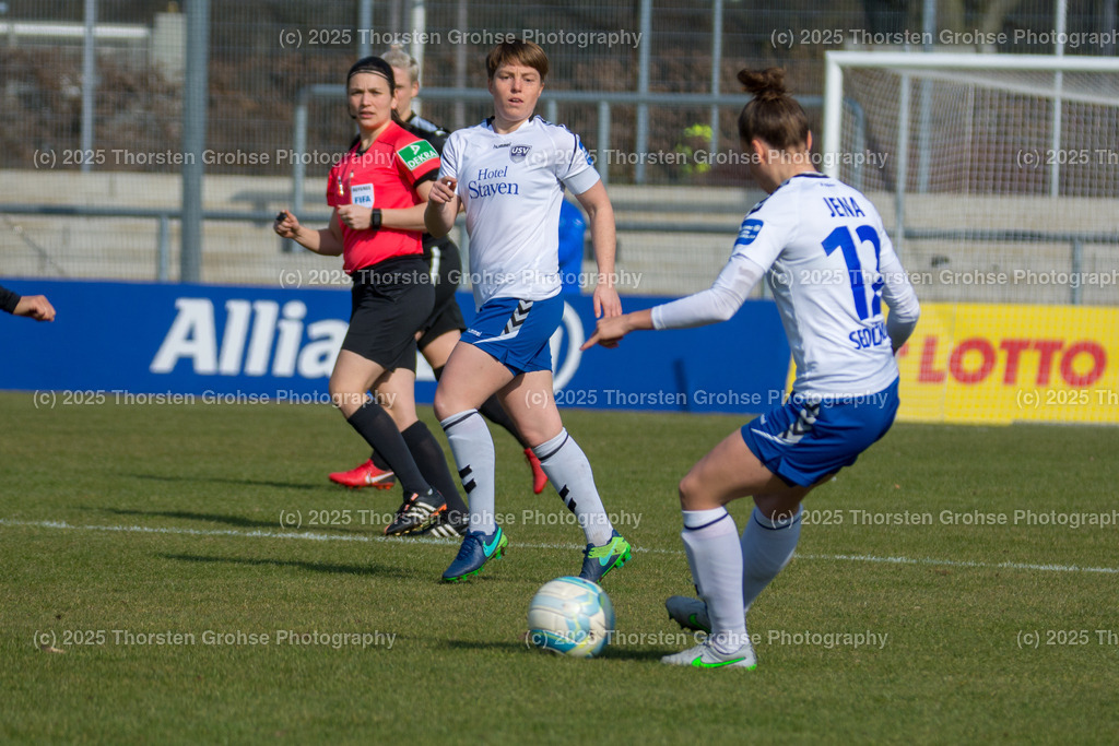 Fussball-BL Frauen 1. FFC Frankfurt vs. FF USV Jena | Jana Sedlackova #12 (FF USV Jena); Fussball-BL Frauen 1. FFC Frankfurt vs. FF USV Jena, Fussball-Bundesliga Frauen am 25.03.2018 im Stadion am Brentanobad in Frankfurt/Main, (Deutschland) - Realisiert mit Pictrs.com