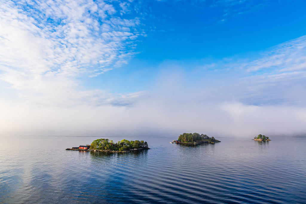 Inseln im Schärengarten mit Nebel vor Stockholm, Schweden | Inseln im Schärengarten mit Nebel vor Stockholm, Schweden.