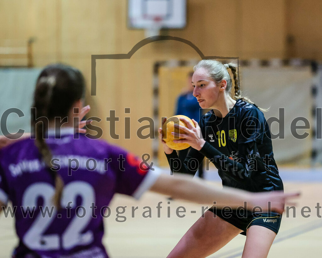 2023-12-17_075_SpVgg_Altenerding_II_gegen_HF_Scheyern | Erding, Deutschland, 17.12.2023:
Handball, Bezirksliga Frauen Altbayern 2023 / 2024, 9. Spieltag, SpVgg Altenerding II gegen HF Scheyern, Endergebnis: 22:26

Alena Seubert (HF Scheyern, #10)

Foto: Christian Riedel / fotografie-riedel.net