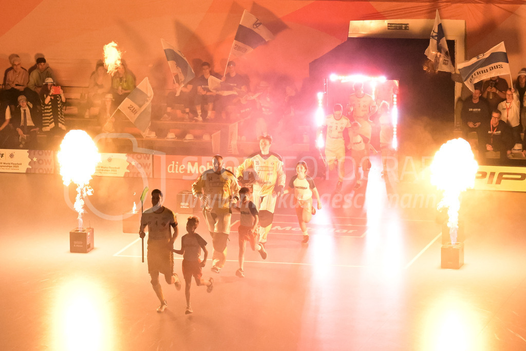 Zug United vs HC Rychenberg - 22. February 2025 | Zug United vs HC RychenbergSporthalle Wankdorf, BernDie HCR-Spieler laufen in die Wankdorf-Halle ein.Bild: Sportfotografie Markus Aeschimann | www.markus-aeschimann.ch - Realisiert mit Pictrs.com