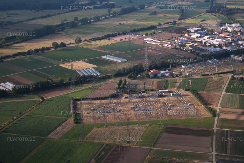Luftbild: Gelände des Umspannwerkes zur Spannungs- Wandlung und elektrischen Strom- Versorgung der ENBW in Eichstetten am Kaiserstuhl im Bundesland Baden-Württemberg in Deutschland. Foto: IMG_68180.jpg vom 19.06.2014 durch Werner Riehm/FLY-FOTO.de