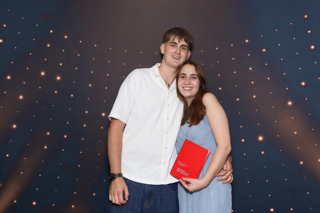 ZD260628112736-54 | Fotoshop von zweidimensional Fotografie. Ihr Fotograf im Aargau. Abzüge von Ihrem Fotobox Event bestellen.Abzüge von Ihrem Hochzeit bestellen.Abzüge von Ihrem Schulfotograf bestellen.