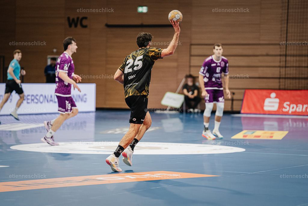 HC Elbflorenz 2006 - TV 05/07 Hüttenberg, 2. Handball-Bundesliga, 6. Spieltag | Im Bild: Sebastian Greß (25, Dresden) wirft den Ball04.10.2026, HC Elbflorenz 2006 - TV 05/07 Hüttenberg, 2. Handball-Bundesliga, 6. Spieltag, Deutschland, Dresden, BallsportArena Dresden