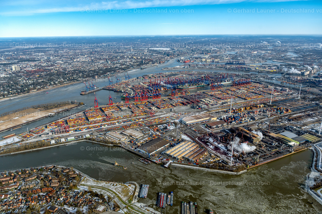 4044595 | HAMBURG 14.02.2021 Containerterminal im Containerhafen des Überseehafen Hamburg mit Blick auf die Innenstadt in Hamburg, Deutschland. Weiterführende Informationen bei: Hamburger Hafen und Logistik Aktiengesellschaft. // Container Terminal in the port of the international port Hamburg overlooking the inner city in Hamburg, Germany. Further information at: Hamburger Hafen und Logistik Aktiengesellschaft. Foto: Gerhard Launer