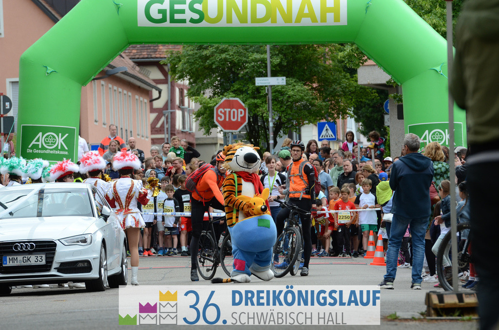 AOK Junior Cup 400m | 3Königslauf 2022 AOK Junior Cup 400m - Realisiert mit Pictrs.com