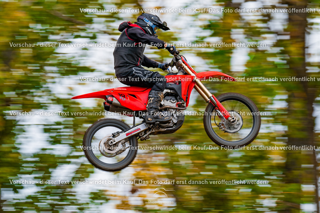 10_25_MCBernauerSchleife-7350 | Sportfotografin aus Berlin-Brandenburg mit Fokus auf Motocross. Ich halte deine sportliche Leistung und echte Emotionen auf und neben der Strecke professionell fest. Entdecke die Fotos von deinem Rennen und bestelle sie direkt hier im Shop.