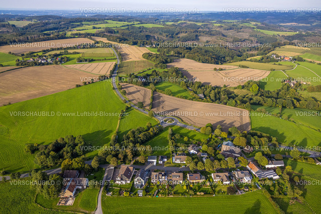 Hagen230904002 | Luftbild, Kreisverkehr mit Straßenverbindung Landesstraße L528 zum Ortsteil Zurstraße, geplanter Fußweg und Radweg, Königsheide, Breckerfeld, Ruhrgebiet, Nordrhein-Westfalen, Deutschland