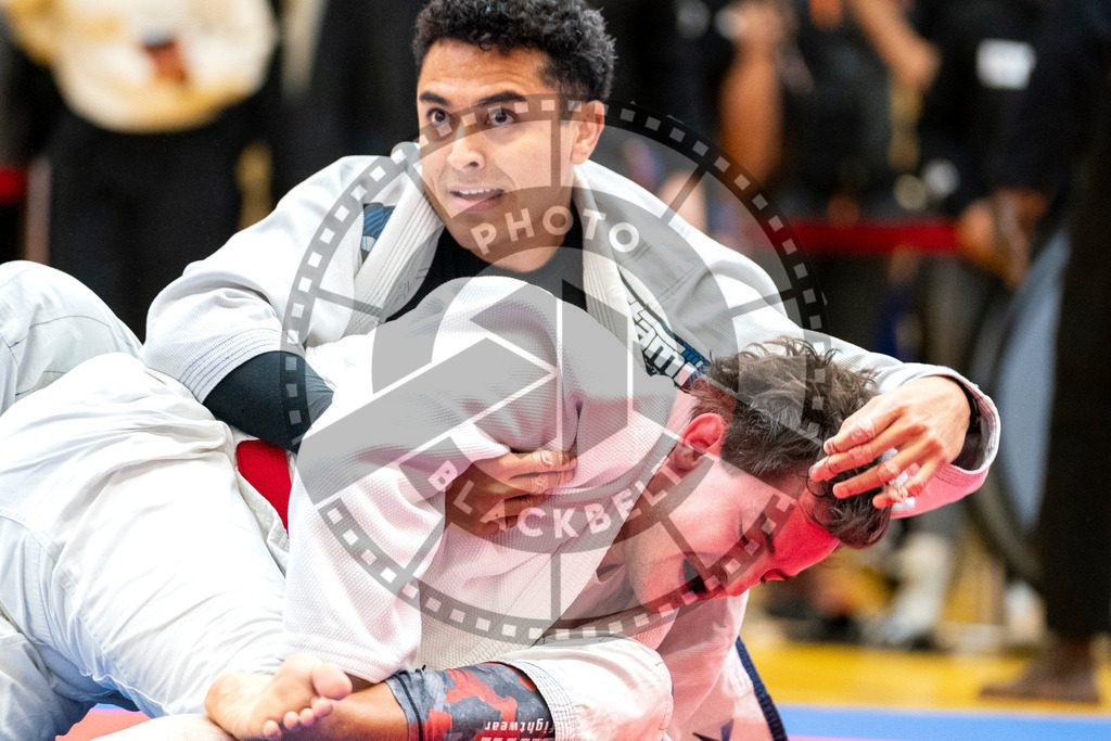 20231118PBB10423 | Fighters compete during the AJP Tour 600 Frankfurt Championship in Frankfurt/Main, Germany, on November 18, 2023.