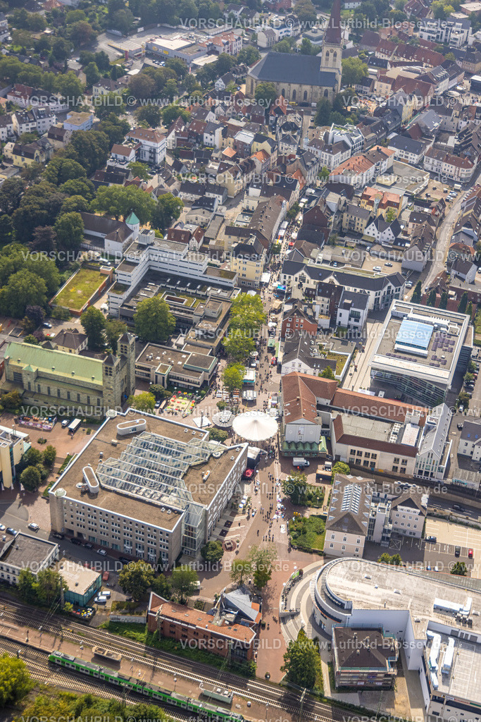 Unna230900971 | Luftbild, Stadtfest Unna 2023, Außengastronomie auf dem Katharinenplatz am Rathaus, Bahnhofstraße, Unna, Ruhrgebiet, Nordrhein-Westfalen, Deutschland