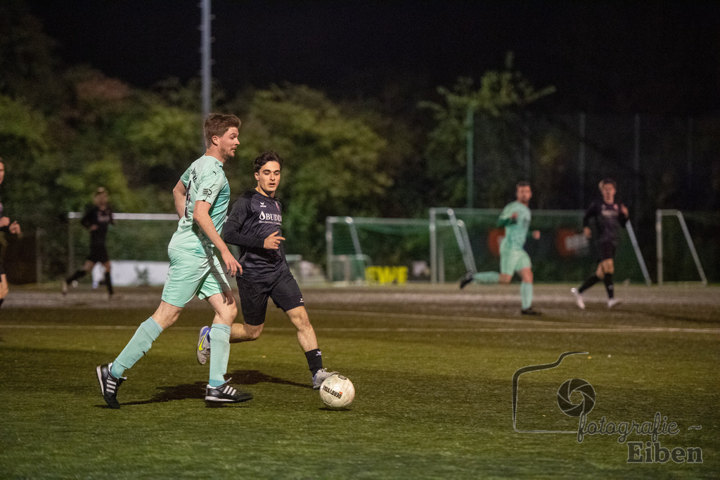 TuS Eversten-SVE Wiefelstede | Herren Kreisliga; TuS Eversten (grün)-SVE Wiefelstede (schwarz) am 03.11.2023; in Oldenburg (Sportanlage Maastricher Straße), Photo: Philip Eiben 2023 - Realisiert mit Pictrs.com
