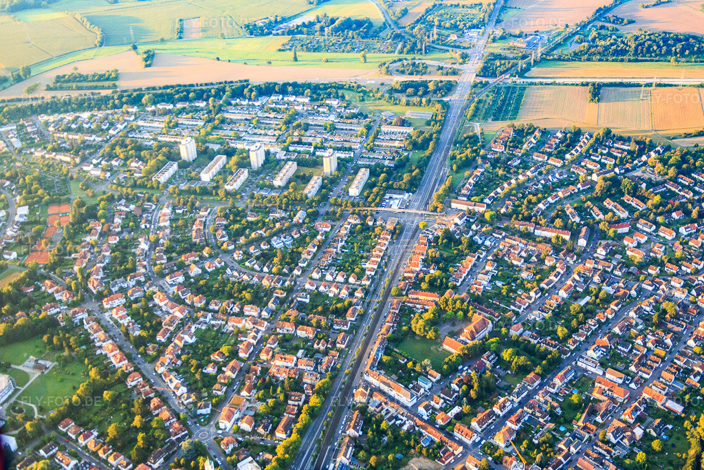 Luftbild: Herrenalber Straße zur A5 im Ortsteil Rüppurr in Karlsruhe im Bundesland Baden-Württemberg in Deutschland. Foto: IMG_092220.jpg vom 01.08.2016 durch Werner Riehm/FLY-FOTO.de