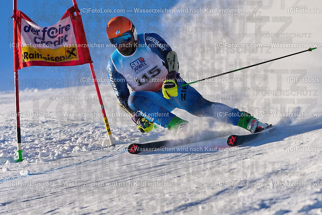 ALP4814_MASTERS-Cup_GS-A Herrn_Heininger Christoph | (C)FotoLois.com, Alois Spandl. FIS Masters-Cup Wildschönau, Giant Slalom auf der Piste Schatzberg GS, Siegerehrung auf dem Dorfplatz Niederau, Sa 13. Januar 2024.