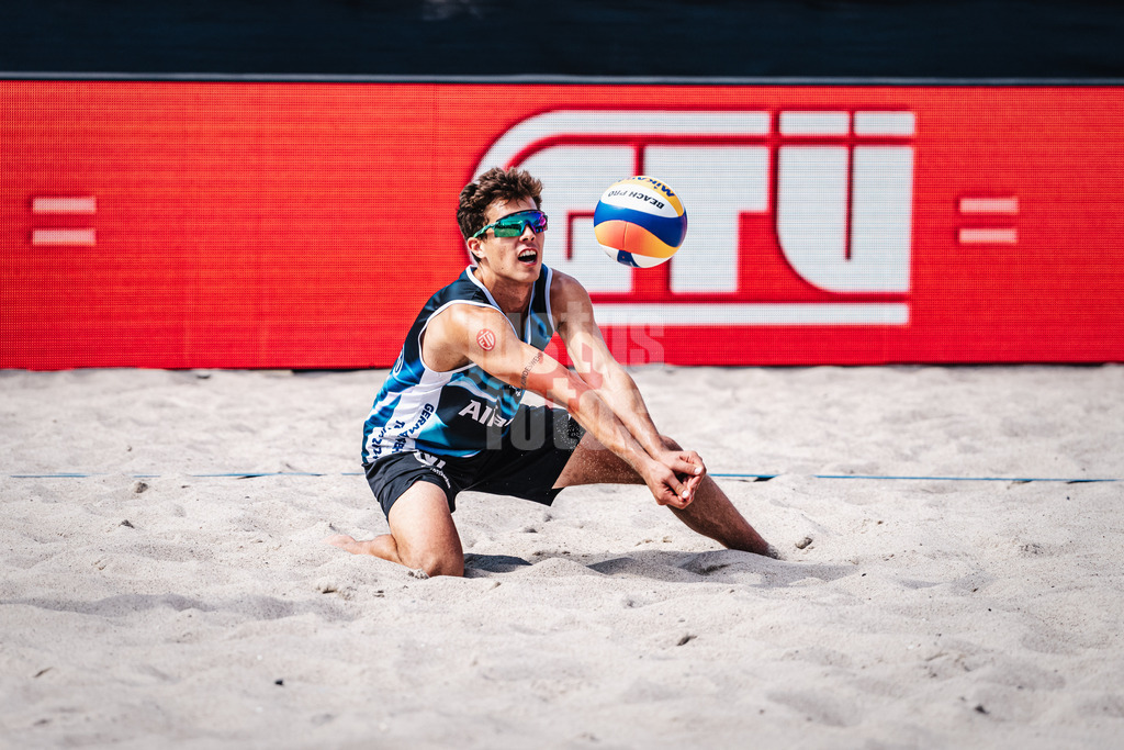Beachvolleyball | Männer  | Allianz German Beach Tour 2024 | Tourstop Kühlungsborn | 10.08.2024 | Lui Wüst spielt den Ball