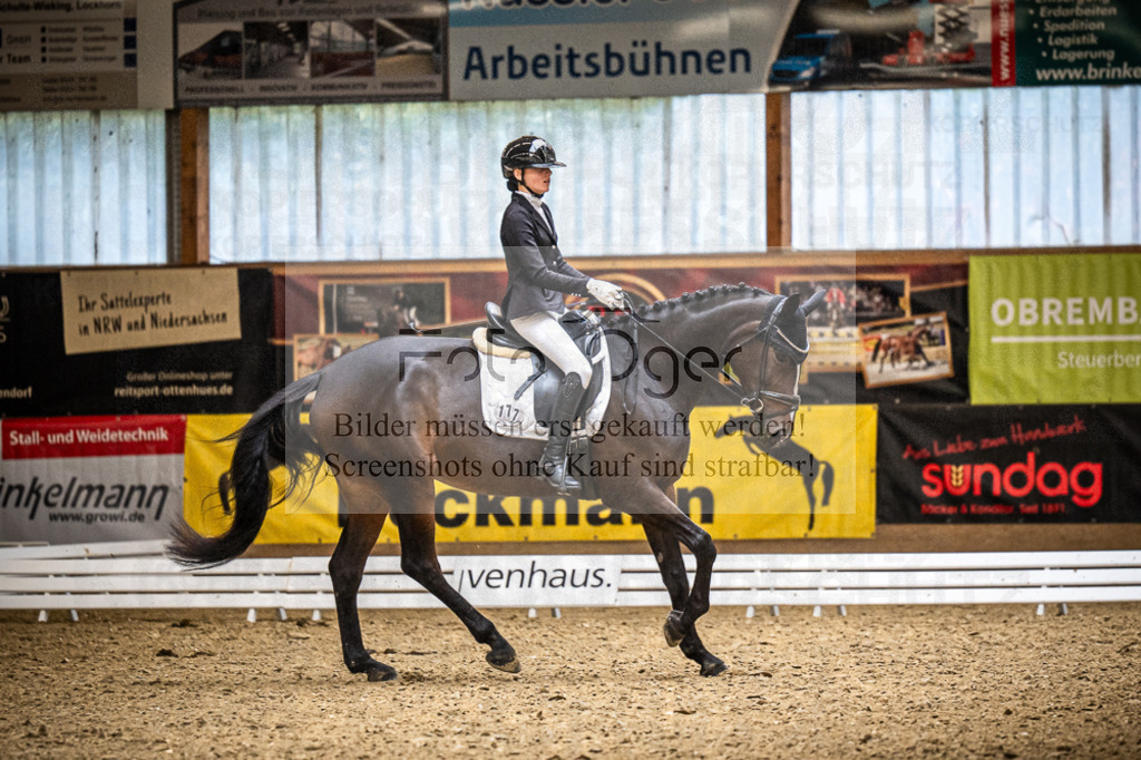 DOS_2137 | Entdecke hochwertige Reitturnierfotos von Foto Oger. Professionell, emotional und authentisch – jetzt Lieblingsmomente im Shop bestellen.Deutschlandweite Turnierfotografie. - Realisiert mit Pictrs.com