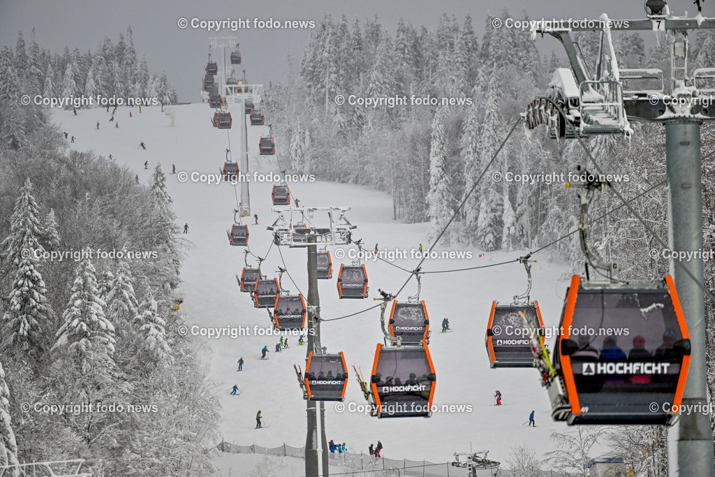 Hochficht_ Skigebiet_ Boehmerwald_ 04.02.2023-27 | 04.02.2023, Hochficht, AUT, Skigebiet Hochficht, Boehmerwald, im Bild Hochficht Bergbahn, Gondel, Skipiste