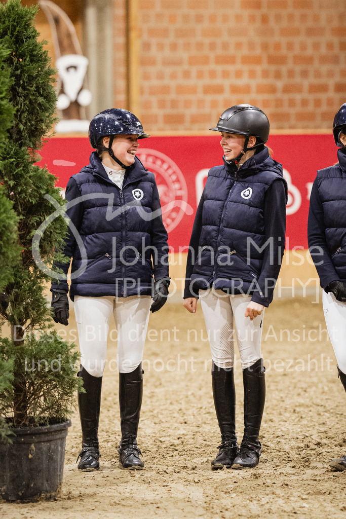 231118_PonyTrophy-326 | Deine schönsten Turniermomente als professionelle Fotos! Entdecke hochwertige Pferdesport-Fotografie im Online-Shop. Jetzt Fotos finden & bestellen!