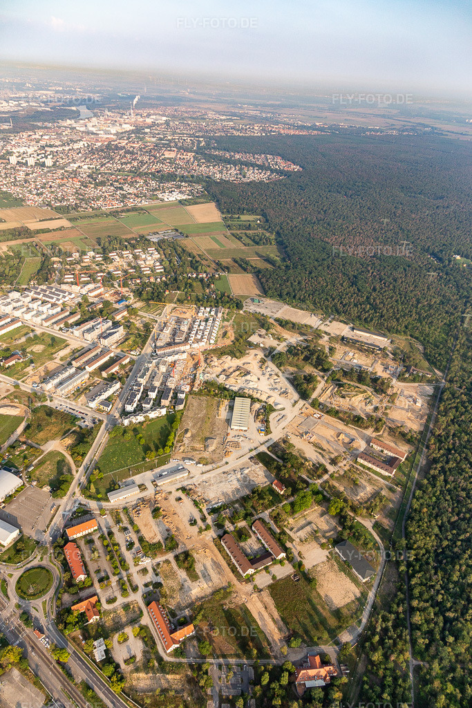 Luftbild: Konversions-Baustelle auf dem Gelände der ehemalige SULLIVAN US-Kasernen am Käfertaler Wald im Ortsteil Käfertal in Mannheim im Bundesland Baden-Württemberg in Deutschland. Foto: IMG_117029.jpg vom 25.08.2019 durch Werner Riehm/FLY-FOTO.de