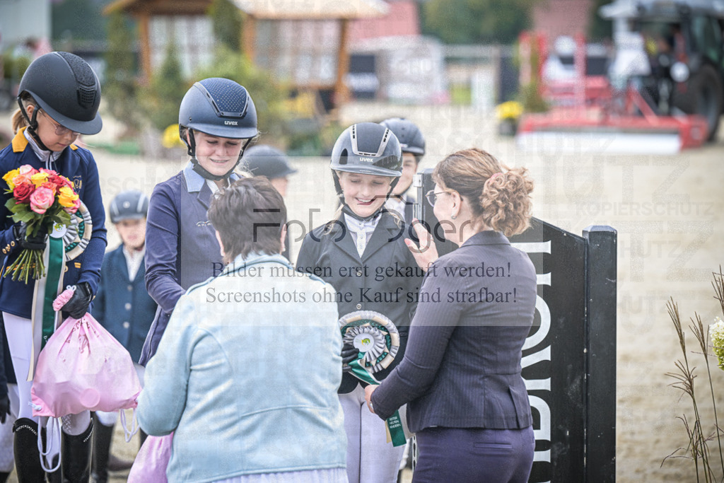 DOS_0094 | Entdecke hochwertige Reitturnierfotos von Foto Oger. Professionell, emotional und authentisch – jetzt Lieblingsmomente im Shop bestellen.Deutschlandweite Turnierfotografie. - Realisiert mit Pictrs.com