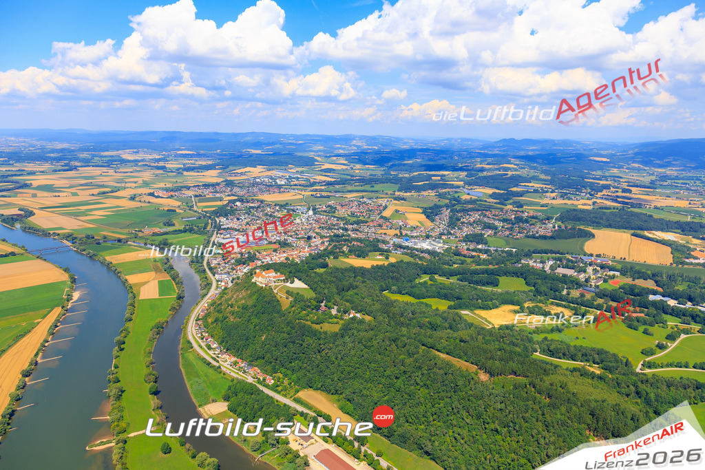 Die Luftaufnahme der Stadt Bogen wurde 2017 vom Flugzeug heraus erstellt ( keine Drohne )- hohe Auflösung für beste Qualität