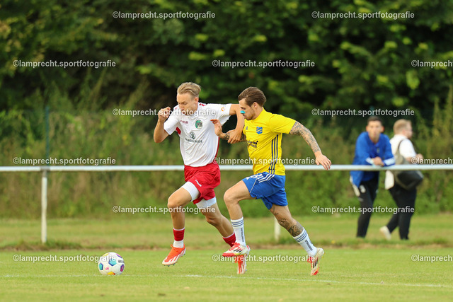Fußball I Herren I Senioren Landesliga Holstein I 5. Spieltag I SC Rönnau - VfB Lübeck U21 I 23.08.2025.0015 | v.l. Mika Lehnfeld (29, VfB Lübeck U21), Mirco Schultz (16, SC Rönnau) - Realisiert mit Pictrs.com