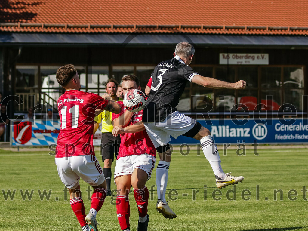 2023-08-20_088_TuS_Oberding_gegen_FC_Finsing_II | Oberding, Deutschland, 20.08.2023:
Fußball, Kreisklasse 2023 / 2024, 3. Spieltag, TuS Oberding gegen FC Finsing II, Endergebnis: 1:1

Dominik Scharnagl (FC Finsing, #11), Tobias Stuerzer (TuS Oberding, #3)

Foto: Christian Riedel / fotografie-riedel.net
