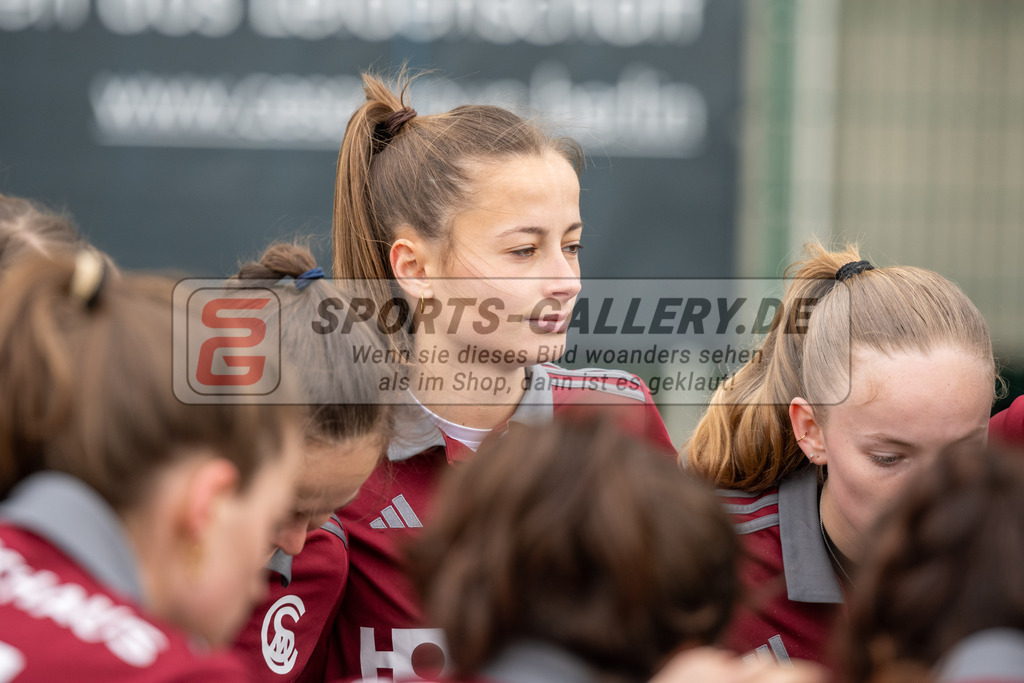 SFE_20240421_0022 | Düsseldorf, Deutschland, 21.04.2024:  in Aktion waehrend des Spiels der Feldhockey 1. Bundesliga Damen zwischen Düsseldorfer HC - Münchener SC im Düsseldorfer Hockeyclub 1905 e.V. am 21.04.2024 in Düsseldorf, Deutschland. (Foto von Stephan Fehrmann)

Düsseldorf, Germany, 21.04.2024:  in action during the game of Feldhockey 1. Bundesliga Damen between Düsseldorfer HC - Münchener SC in Düsseldorfer Hockeyclub 1905 e.V. at 21.04.2024 in Düsseldorf, Deutschland. (Foto von Stephan Fehrmann)