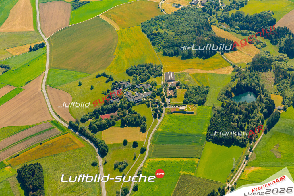 Das Luftbild zeigt :  Naila - Die Luftaufnahme wurde 2024 vom UL-Flugzeug aus erstellt ( keine Drohne ) - Hochauflösende Luftaufnahme - Für grossformatige Ausdrucke geeignet. Die Geschenkidee !Mit Lizenz und Bildrechte bestellbar
