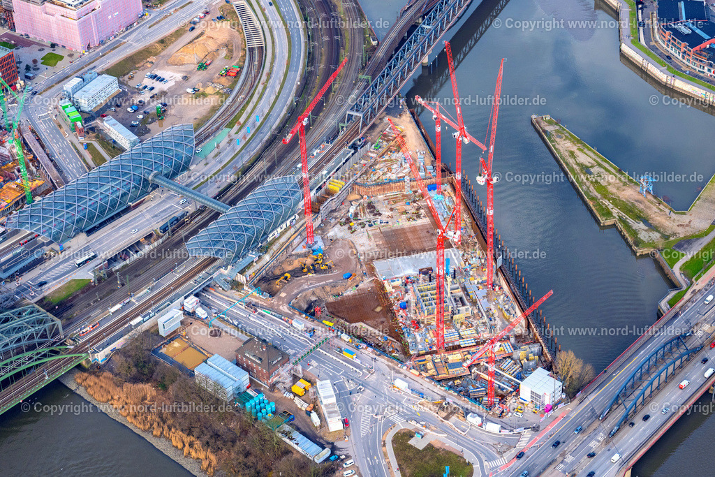 Hamburg_Elbbrücken_Elbtower_Baustelle_ELS_2949040223 | HAMBURG 04.02.2023 Baustelle zum Neubau des Hochhaus- Gebäudekomplexes " Elbtower " an der Zweibrückenstraße zwischen Oberhafenkanal und Norderelbe im Ortsteil HafenCity in Hamburg, Deutschland. Weiterführende Informationen bei: Adolf Lupp GmbH + Co KG,  Akustik-Ingenieurbüro Moll GmbH,  BTB Betontechnik GmbH,  David Chipperfield Architects - Gesellschaft von Architekten mbH,  Ed. Züblin AG,  Implenia AG,  LV Baumanagement AG,  NOBU HOTELS CORPORATE OFFICE,  SIGNA HOLDING GMBH. // Construction site for new high-rise building complex " Elbtower " on Zweibrueckenstrasse between Oberhafenkanal and Norderelbe in the district HafenCity in Hamburg, Germany. Further information at: Adolf Lupp GmbH + Co KG,  Akustik-Ingenieurbuero Moll GmbH,  BTB Betontechnik GmbH,  David Chipperfield Architects - Gesellschaft von Architekten mbH,  Ed. Zueblin AG,  Implenia AG,  LV Baumanagement AG,  NOBU HOTELS CORPORATE OFFICE,  SIGNA HOLDING GMBH. Foto: Martin Elsen