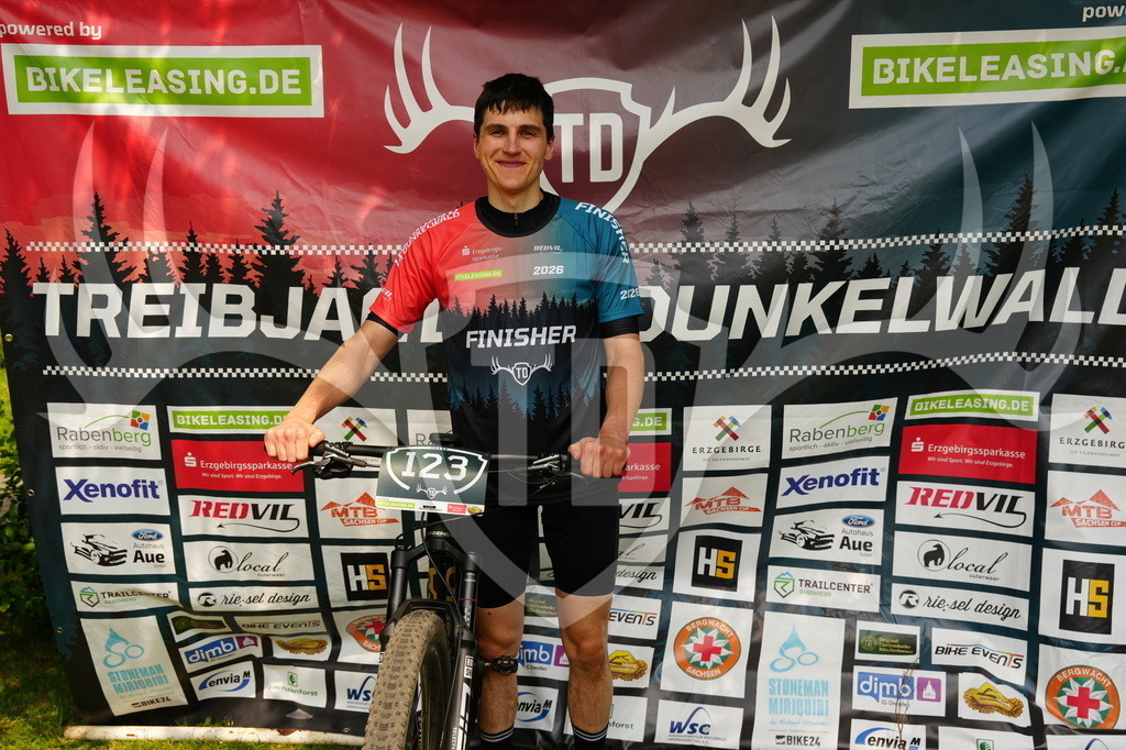FC605790 | Fotogalerie der Treibjagd im Dunkelwald - Dein MTB Etappenrennen im Erzgebirge - Realisiert mit Pictrs.com