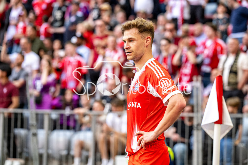 FC Bayern München - 1. FC Heidenheim | MUNICH, GERMANY - 02. MAI: im Bild Joshua KIMMICH (FC Bayern Munich 6) während dem Bundesligamatch zwischen dem FC Bayern München und dem 1. FC Heidenheim am 32. Spieltag in der Allianz Arena / DFL REGULATIONS PROHIBIT ANY USE OF PHOTOGRAPHS AS IMAGE SEQUENCES AND/OR QUASI-VIDEO