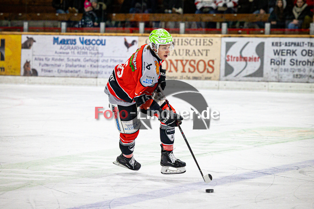 TSV Peißenberg MINERS gegen EC Pfaffenhofen Eishogs | Eishockey Bayernliga Herren Vorrunde 2024/25, TSV Peißenberg MINERS gegen EC Pfaffenhofen Eishogs, 20250110,Ryan MURPHY (MINERS 15) in Aktion, Freisteller,2025-01-10 in Peißenberg (Eisstadion Peißenberg)Ryan MURPHY (MINERS 15)Copyright: WolfgangxLindner foto-lindner.de
