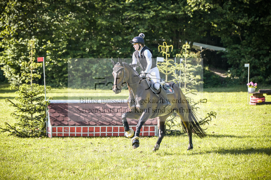 DOS_9032 | Entdecke hochwertige Reitturnierfotos von Foto Oger. Professionell, emotional und authentisch – jetzt Lieblingsmomente im Shop bestellen. - Realisiert mit Pictrs.com