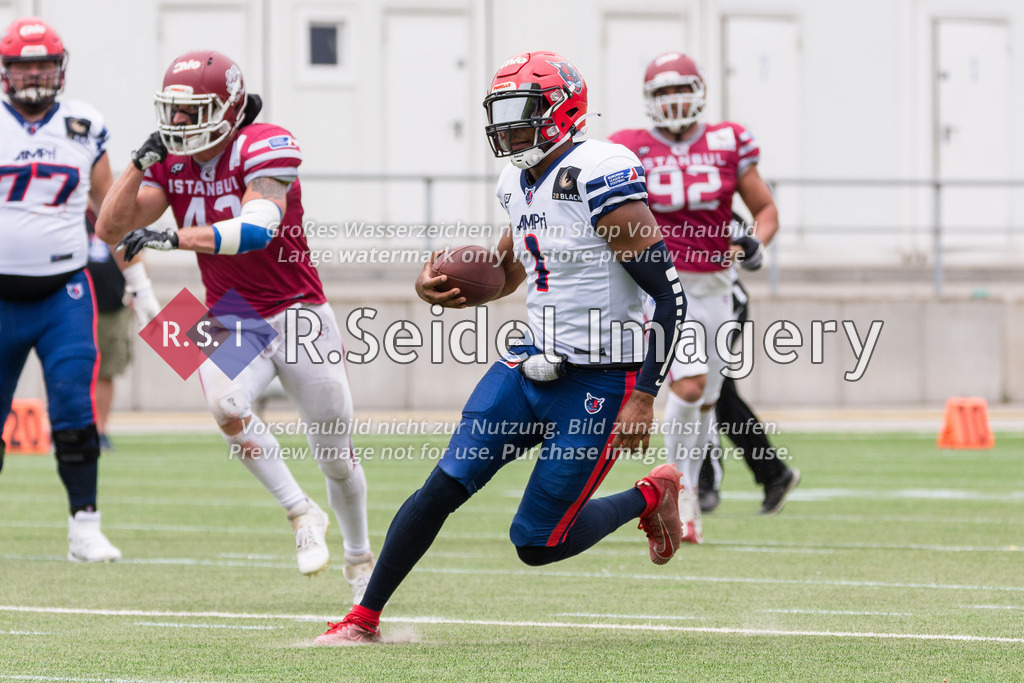 American Football, Saison 2022, European League of Football (ELF), Hamburg Sea Devils - Istanbul Rams, 31.07.2022, 9. Gameweek | Salieu Ceesay (#1, Sea Devils, Quarterback)