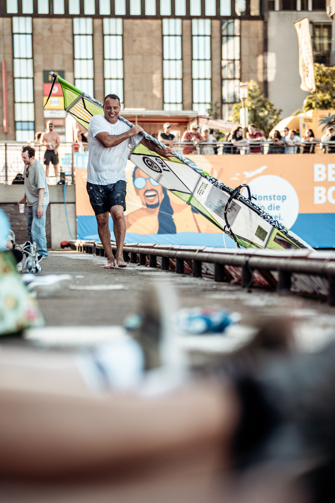 Kieler WOCHE Tow In Windsurf - @danielpankoke dpmedia (98 von 158) | dp-photography - Realisiert mit Pictrs.com