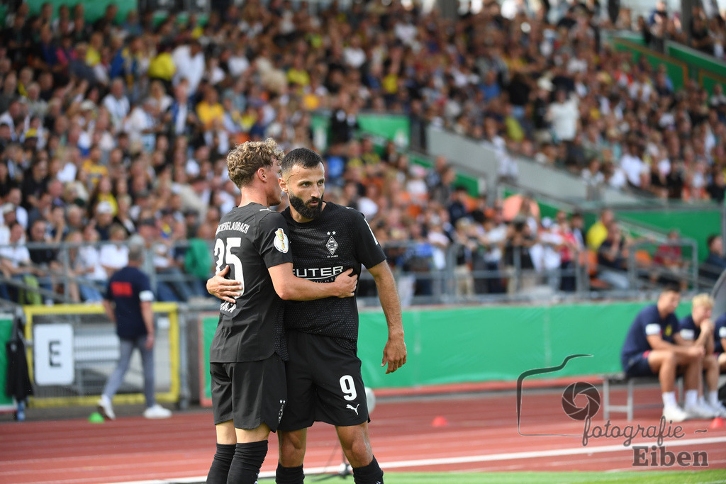 SV Atlas-Delmenhorst-Borussia Mönchengladbach | DFB-Pokal 1. Runde;SV Atlas Delmenhorst (gelb)-Borussia Mönchengladbach (schwarz) am 17.08.2025 in Oldenburg (Marschweg-Stadion), Photo: Philip Eiben 2025 - Realisiert mit Pictrs.com